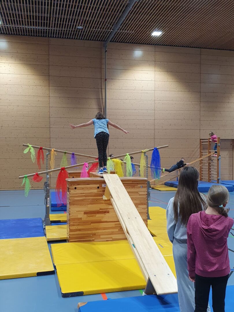 Beitrag_Nikolausparcour_Balance 1